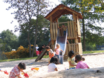 Spielplatz / Außenanlage der Kita Kunterbunt