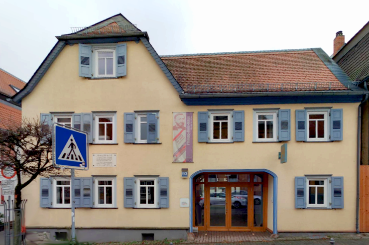 Philipp-Reis-Haus in der Hugenottenstraße in Friedrichsdorf